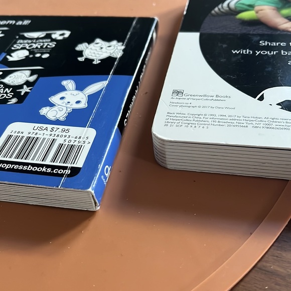 🤍 Baby Contrast Board Books • set of 2 - Picture 3 of 3